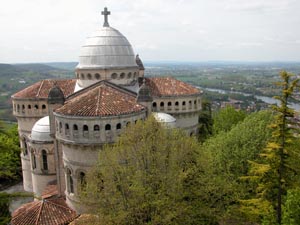 Coupole de la basilique Notre Dame de Peyragude.