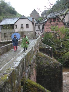 Traversée du pont sur le dourdou.