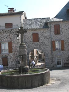 Place de la fontaine  Marcols.