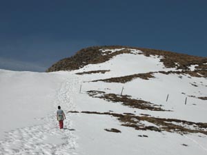 Arrive au sommet du Plomb du Cantal.