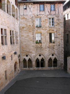 La place des écritures à Figeac.