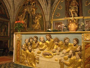 L'autel décoré d'une fresque représentant la Cène.