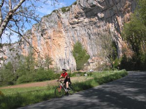 Falaises dans la valle du Cl.