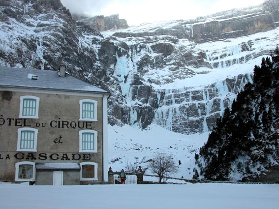 L'hostellerie et le cirque de Gavarnie.