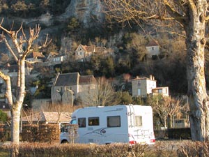Sur l'aire de camping-cars  La Roque Gageac.