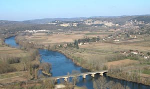 Vue sur la valle de la Dordogne depuis Domme.