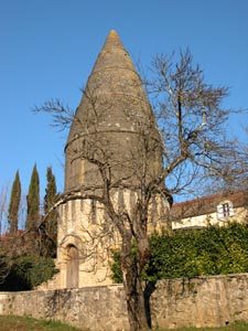 Sarlat: la tour Saint Bernard, appele aussi: lanterne des morts.