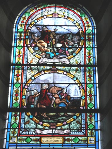 Le vitrail reprsentant le cheval de Charlemagne qui se cabre devant la Vierge.