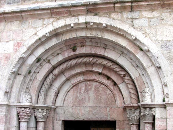 Le portail de l'glise Saint Jacques.