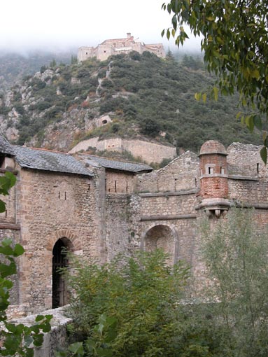 Les fortifications de Villefranche de Conflent, et au dessus: Fort Libria.