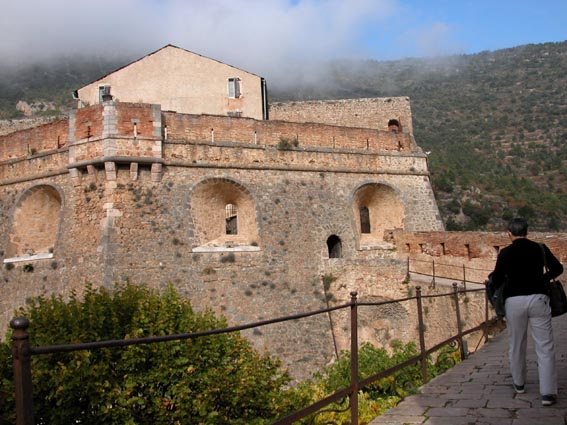 Fort Libria, remarquer la forme des meurtrires...