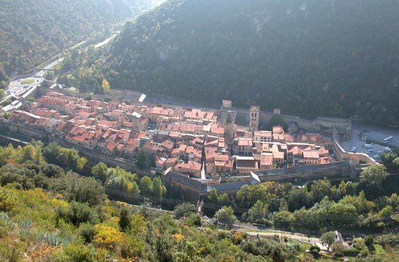 Vue plongeant sur Villefranche de conflent.