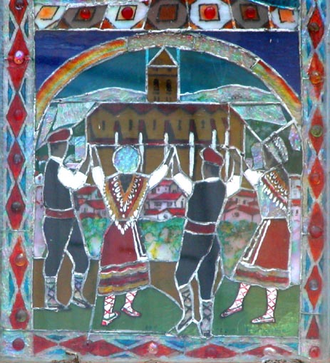 Cramique voquant la Sardane (chapelle Saintes Juste et Ruffine).