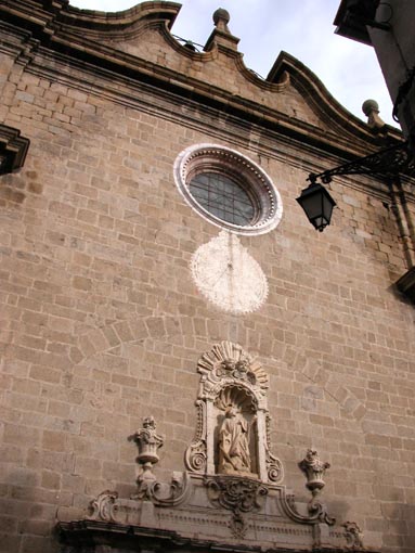La faade de l'glise Saint Etienne de Padraguet d'Ille sur Tt.