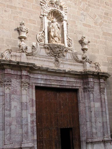 Le portail de l'glise Saint Etienne de Padraguet d'Ille sur Tt.