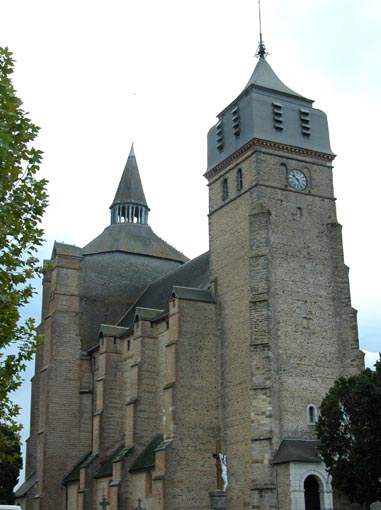 Le mridien de Greenwich passe entre les deux clochers de l'glise d'Ibos...