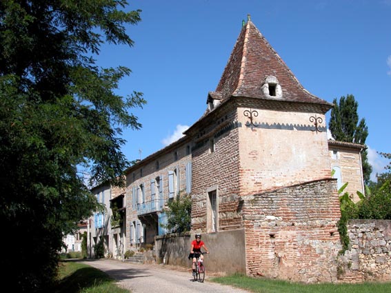 Pigeonnier  Clairac, en bordure du Lot.