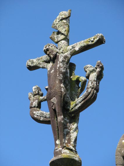 Le Christ au sommet du calvaire de Braspars.
