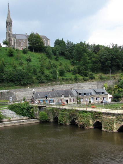 Le pont sur l'Aulne  l'entre de Chteauneuf-du-Faou.