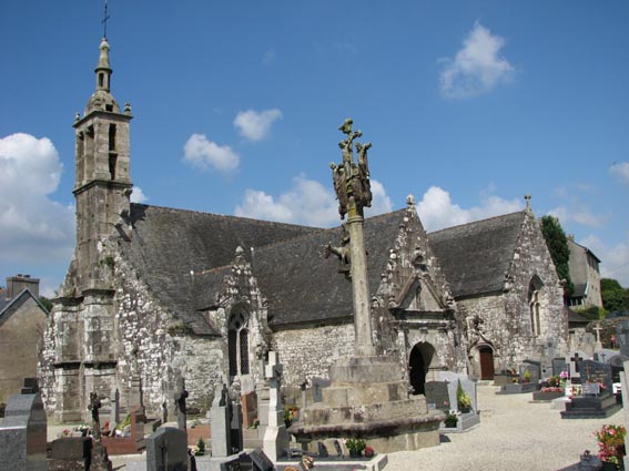 L'enclos paroissial de Lanndern.