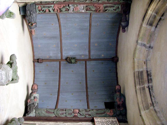 Le plafond du porche.