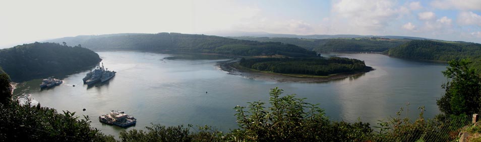 L'étonnant cimetière à bateaux, et  la presqu'île de Térénez.