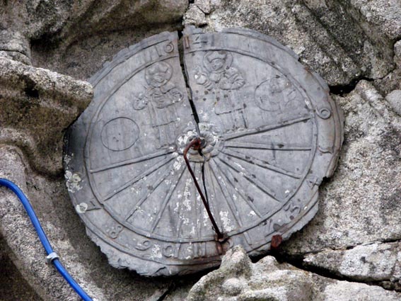 Le cadran solaire de Saint-Nic.