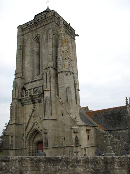 Le clocher-tour de la chapelle Saint-Tugen.