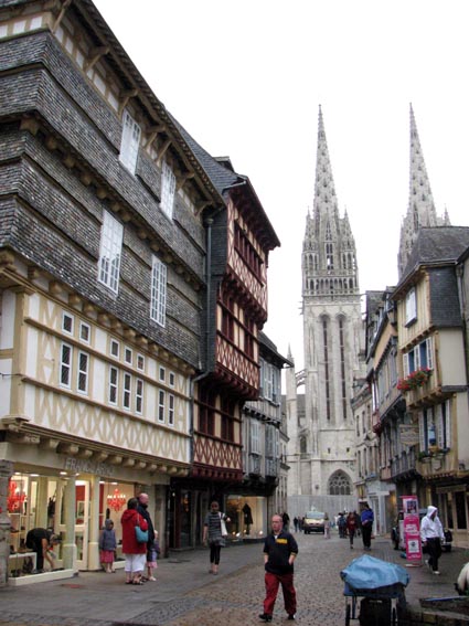 Et vue sur les flches de la cathdrale.