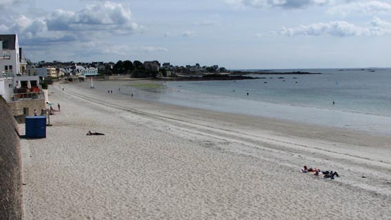 Plage de sable blanc  l'entre de Concarneau.