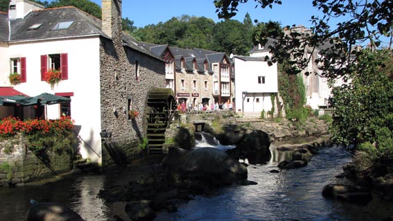 Pont-Aven, un moulin.