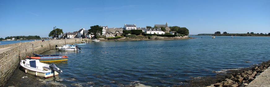 L'le Saint Cado et son pont lgendaire.