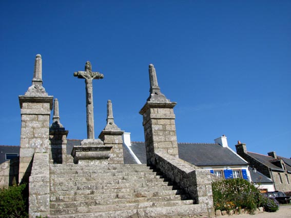 Le calvaire-autel de Saint-Cado.