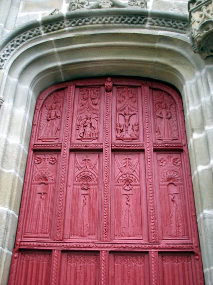 Les portes sont magnifiquement sculptes.
