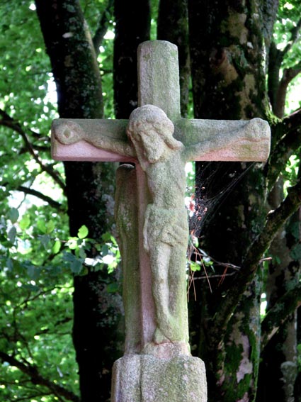 Christ  l'entre du site de la chapelle et du calvaire de Callac.