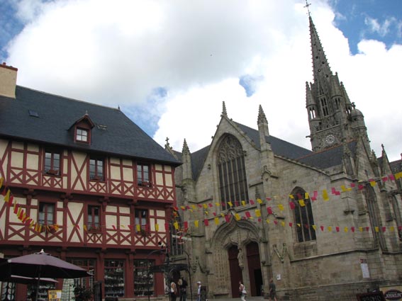 La basilique Notre-Dame-du-Roncier.