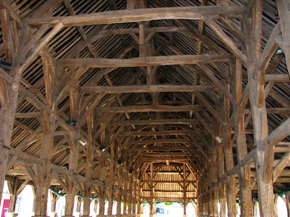 Intrieur des halles de Quetembert