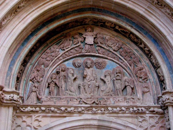 Tympan de la collgiale Santa Maria.