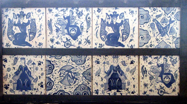 Dtail des azulejos en sous-face des balcons.