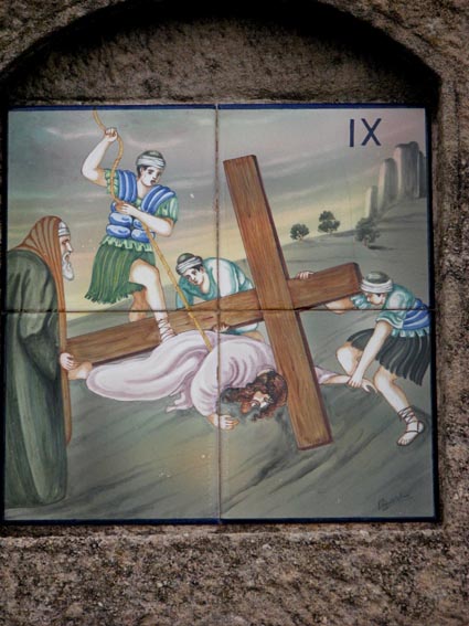 Chemin de croix en cramique.