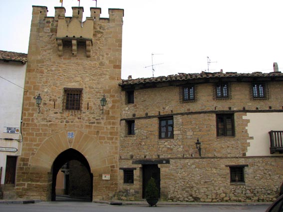 Rubielos de Mora: porte San Antonio.