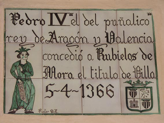 La plaque place  ct de statue de Pedro IV.