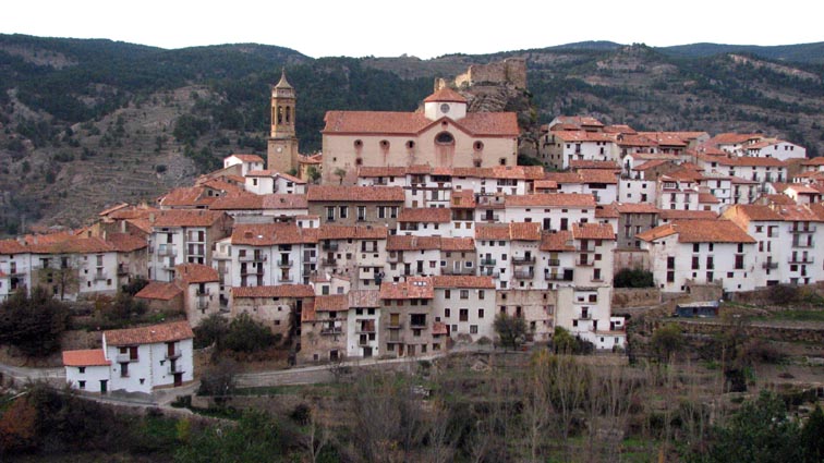 Linares de Mora est magnifique, vu de lermitage Santa Ana qui lui fait face.