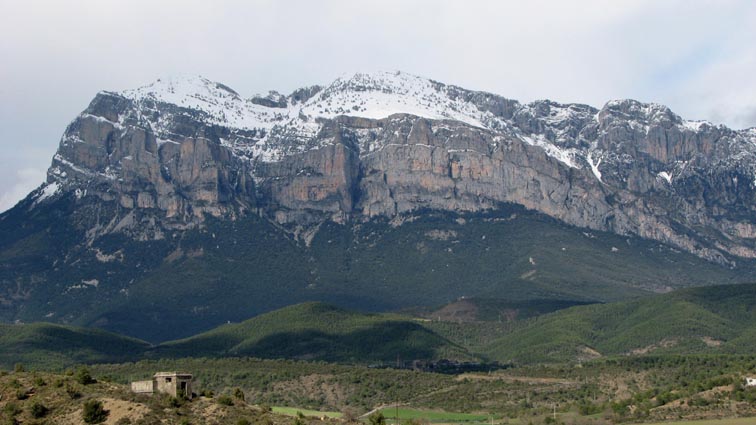 La Peña Montañesa enneigé.