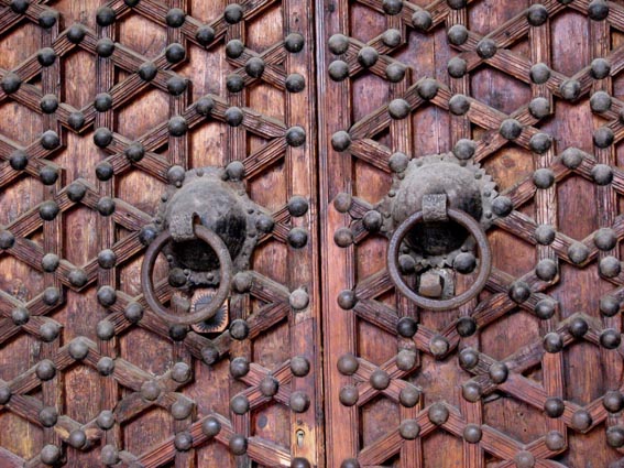Portail de la cathédrale de Roda de Isabena.