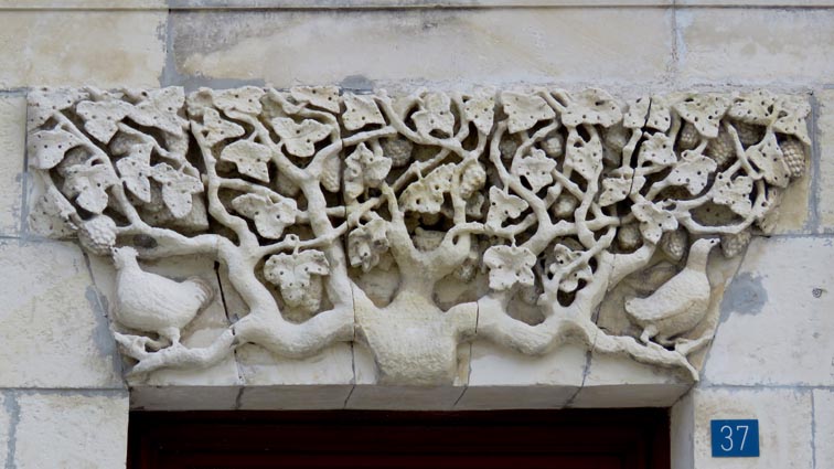 Un trs beau linteau de Mortagne-sur-Gironde