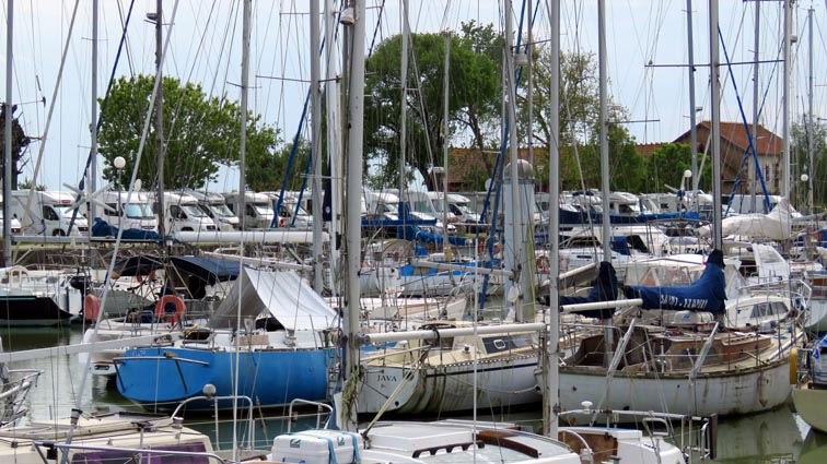 Camping-cars et bteaux font bon mnage  Mortagne-sur-Gironde