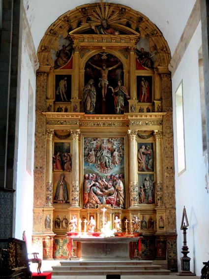 Le retable principal de la cathdrale de Miranda do Douro