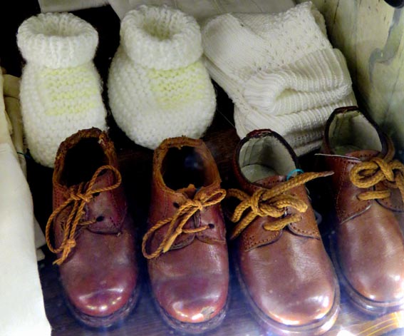 Chaussures de l'enfant Jsus de Cartolinha