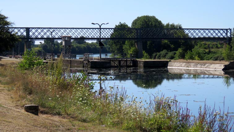 cluse de Castets-en-Dorthe et pont Eiffel (17H21)